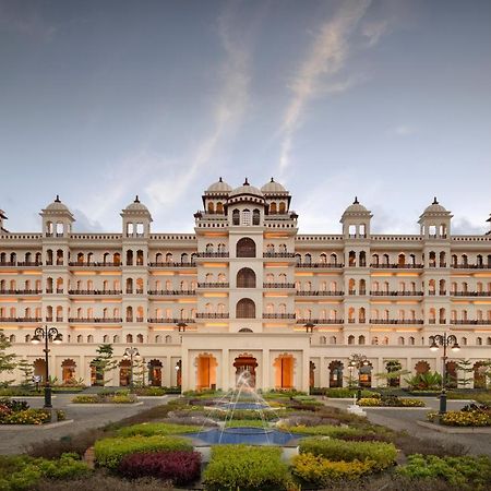 Uday Palace Navsari, A Member Of Radisson Individuals Buitenkant foto
