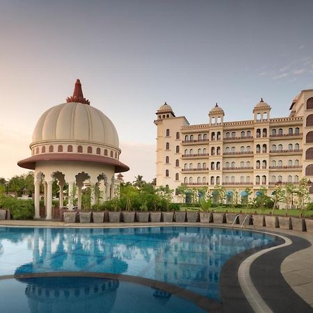 Uday Palace Navsari, A Member Of Radisson Individuals Buitenkant foto