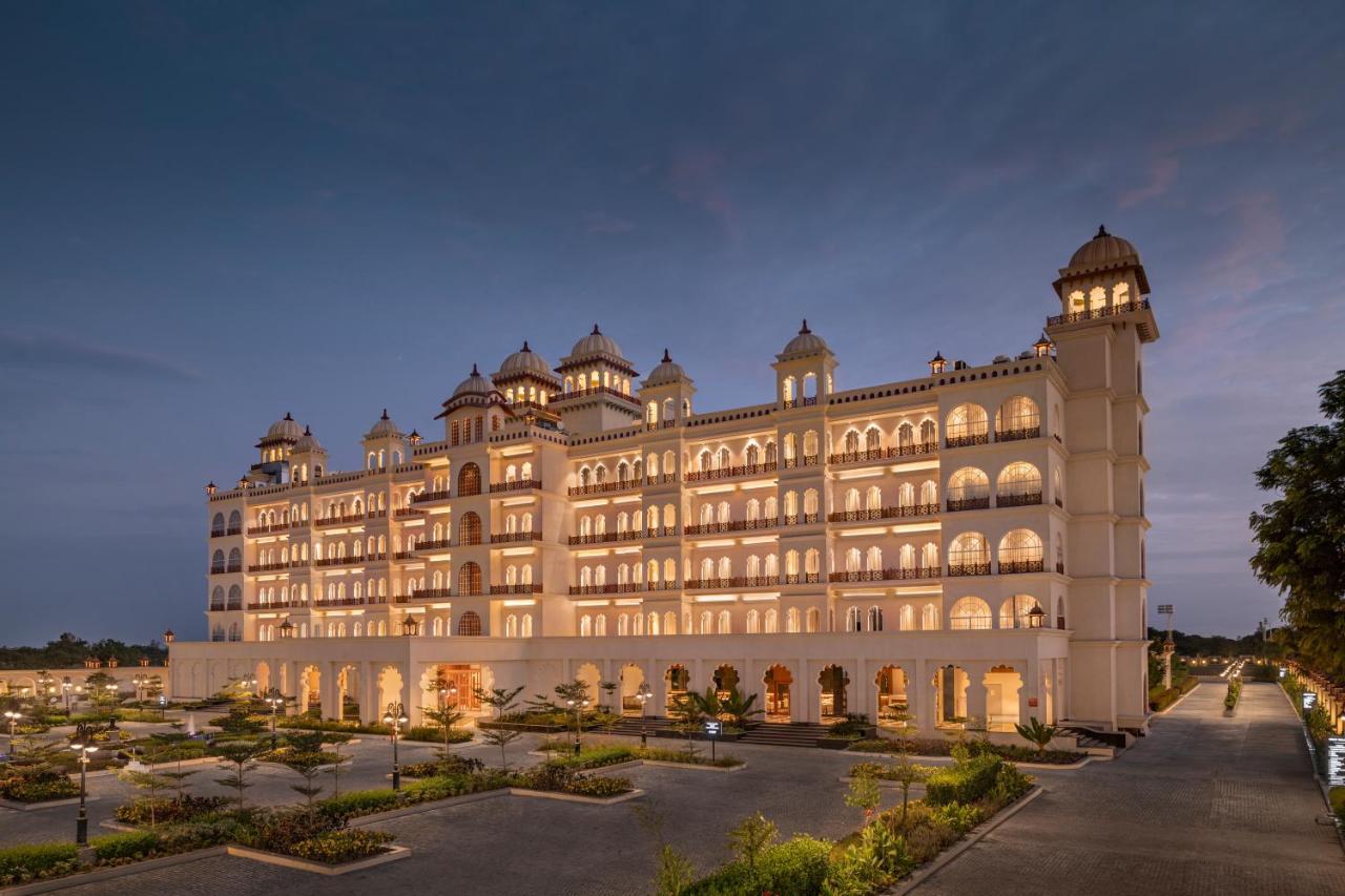 Uday Palace Navsari, A Member Of Radisson Individuals Buitenkant foto