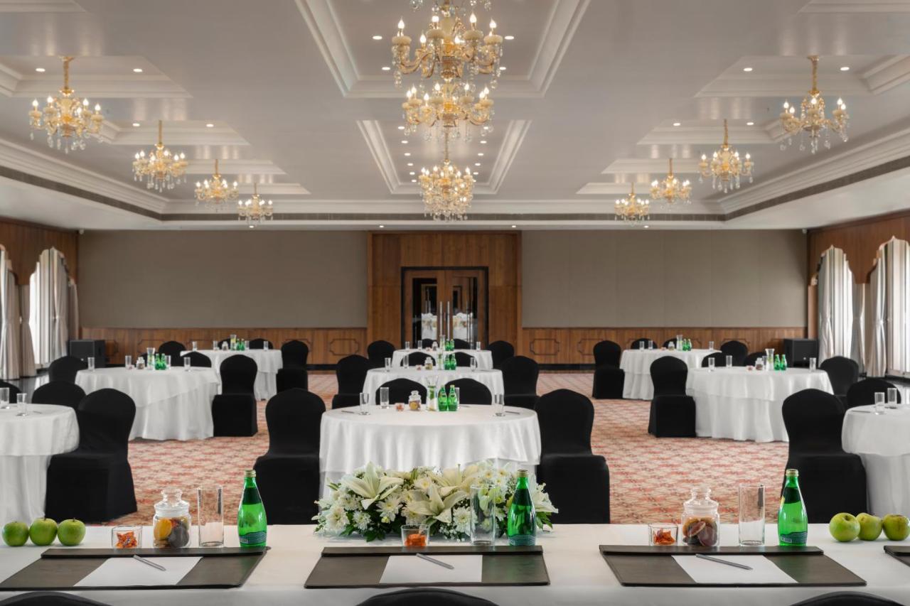 Uday Palace Navsari, A Member Of Radisson Individuals Buitenkant foto