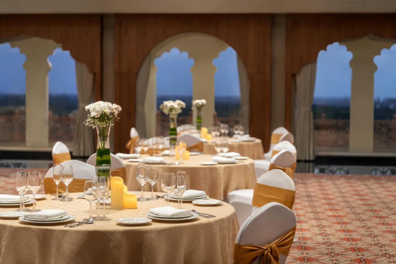 Uday Palace Navsari, A Member Of Radisson Individuals Buitenkant foto