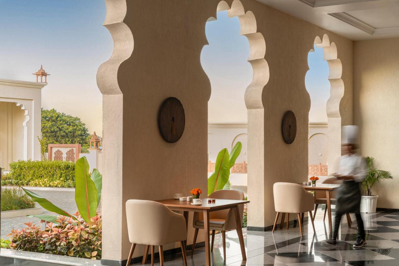 Uday Palace Navsari, A Member Of Radisson Individuals Buitenkant foto