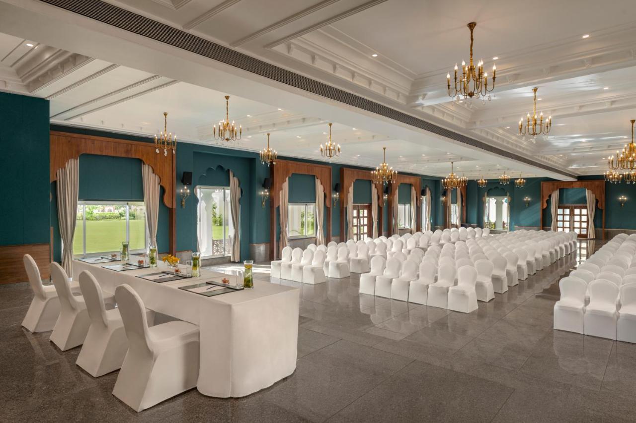 Uday Palace Navsari, A Member Of Radisson Individuals Buitenkant foto