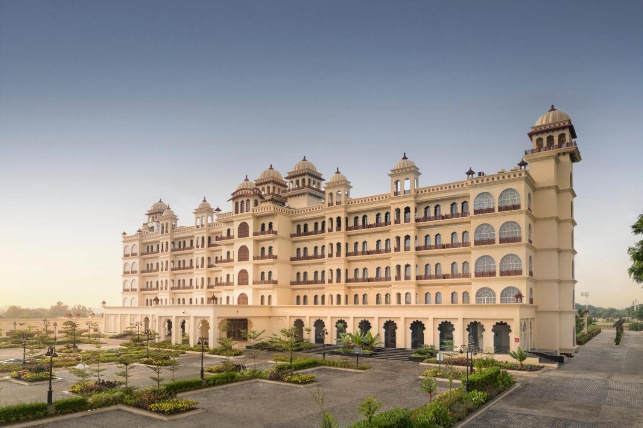 Uday Palace Navsari, A Member Of Radisson Individuals Buitenkant foto