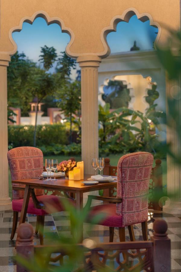 Uday Palace Navsari, A Member Of Radisson Individuals Buitenkant foto