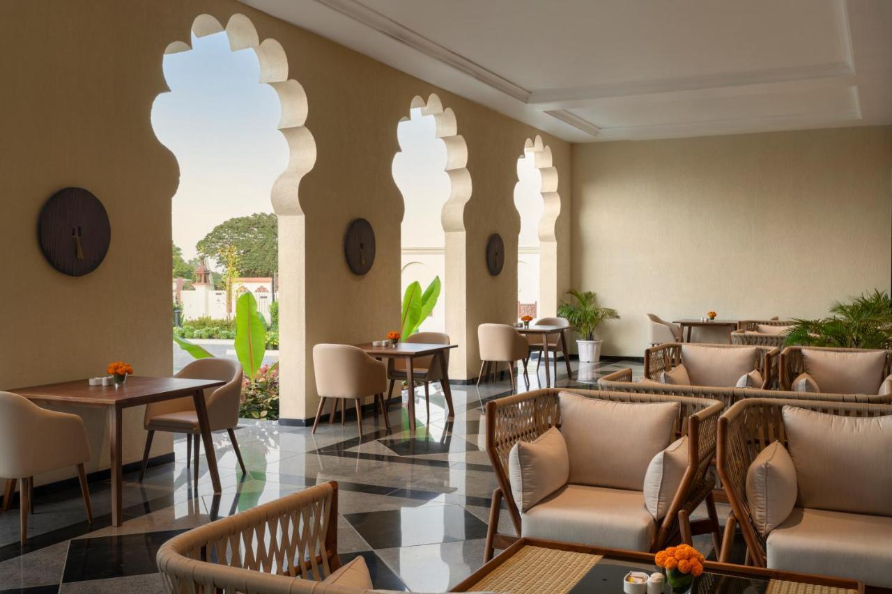 Uday Palace Navsari, A Member Of Radisson Individuals Buitenkant foto