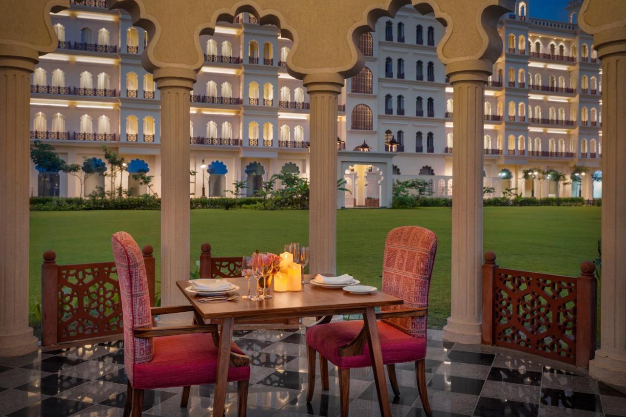 Uday Palace Navsari, A Member Of Radisson Individuals Buitenkant foto