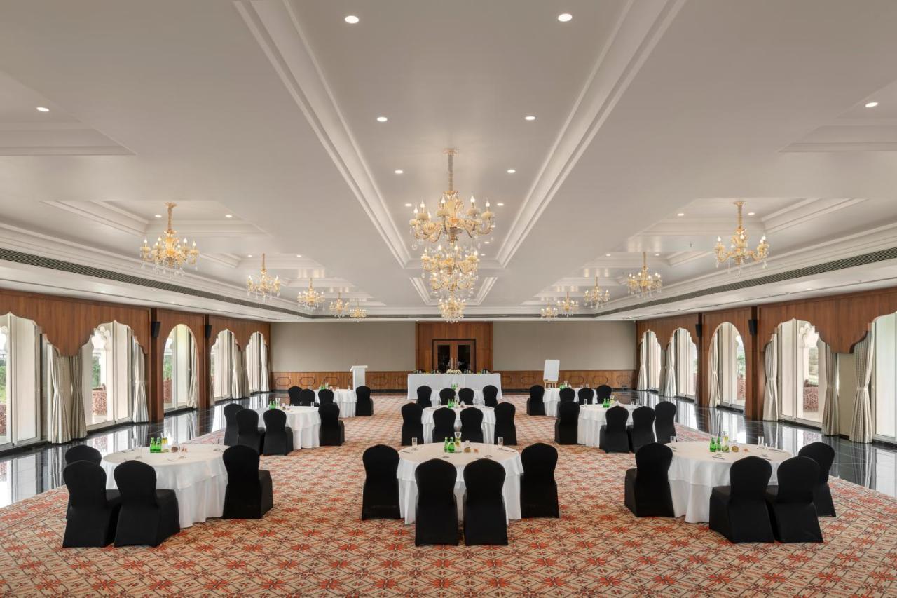 Uday Palace Navsari, A Member Of Radisson Individuals Buitenkant foto