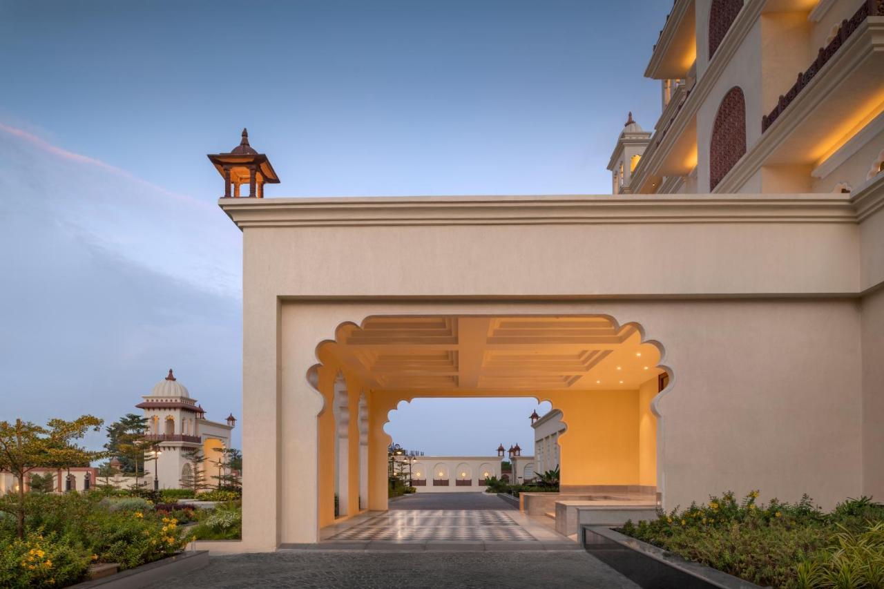 Uday Palace Navsari, A Member Of Radisson Individuals Buitenkant foto